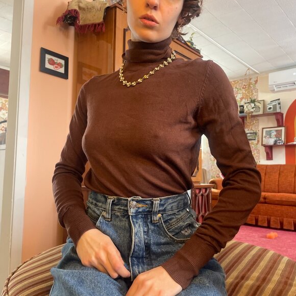 Simple Brown turtleneck long sleeve - Picture 2 of 15